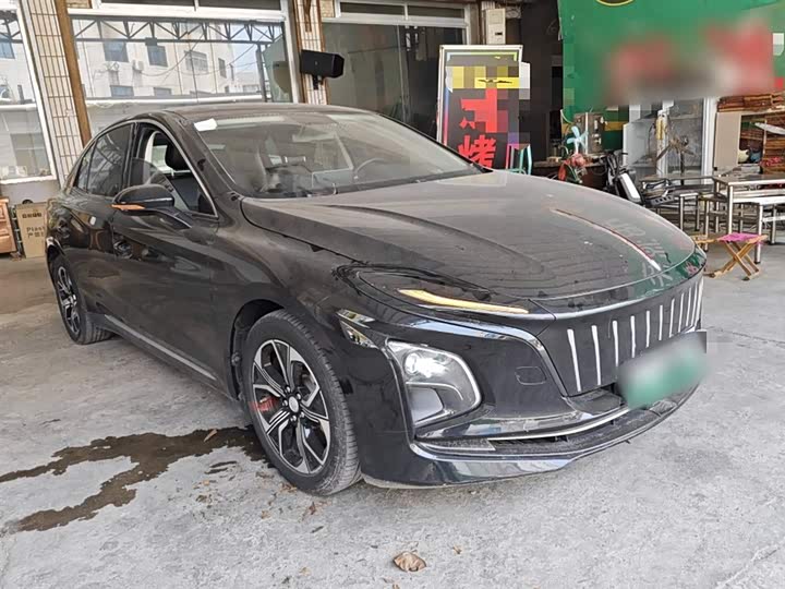 Фото 4 - Hongqi E-QM5