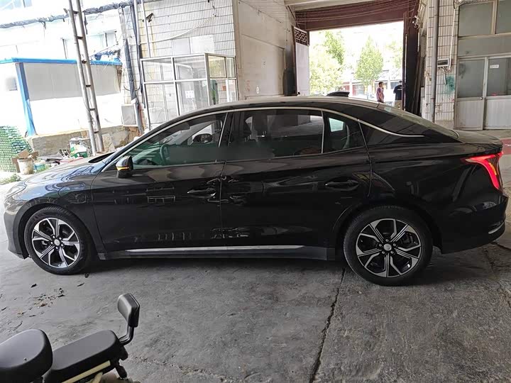 Фото 5 - Hongqi E-QM5