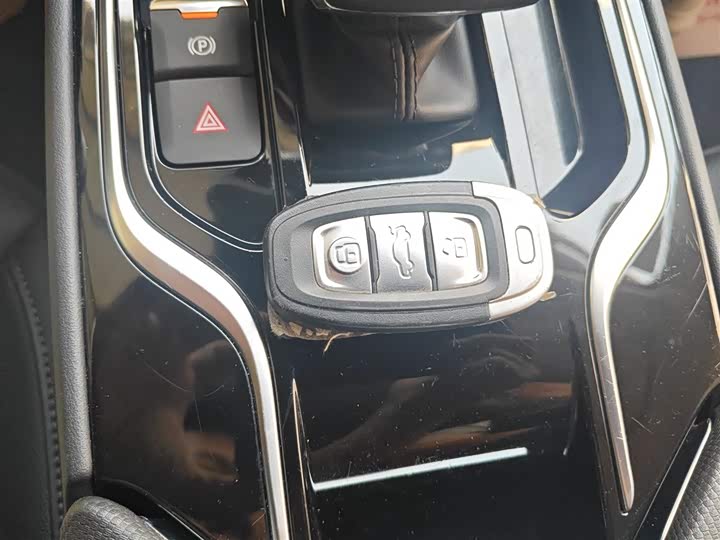 Фото 9 - Hongqi E-QM5