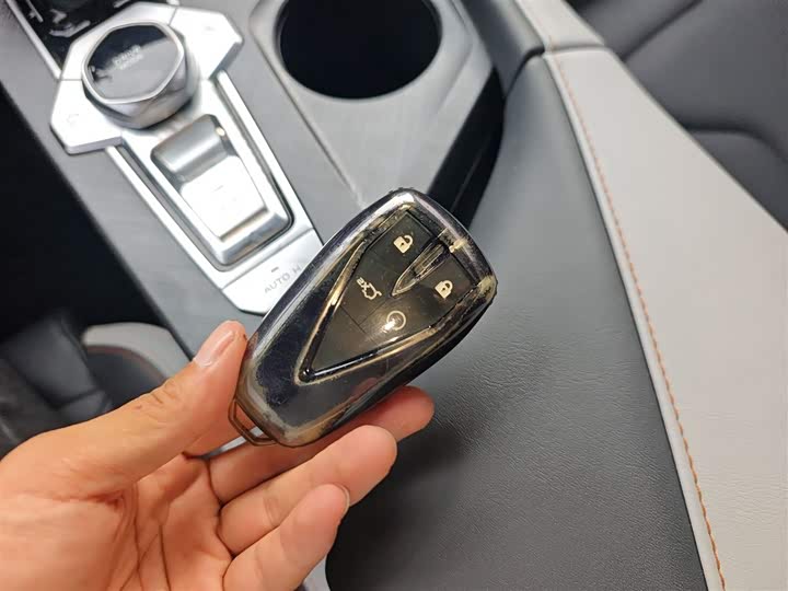 Фото 12 - Changan UNI-V