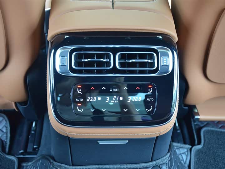 Фото 13 - Mercedes-Benz S-Class