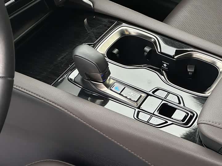 Фото 13 - Lexus RX Hybrid