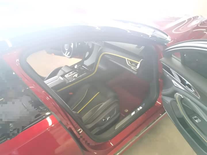 Фото 11 - Hongqi H6