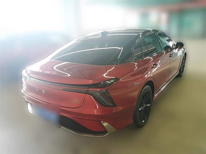 Фото 12 - Hongqi H6