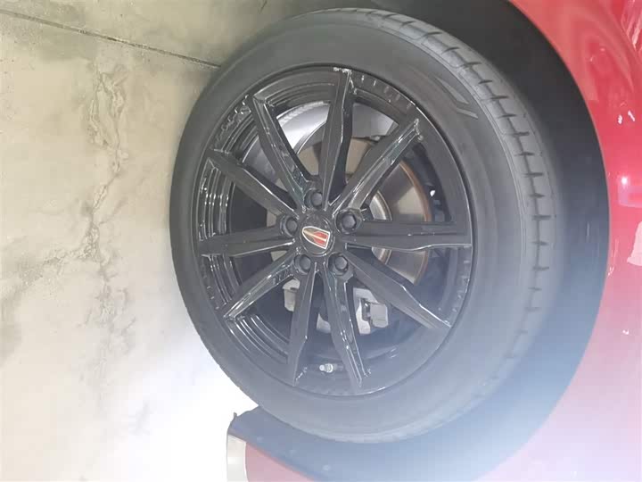 Фото 14 - Hongqi H6