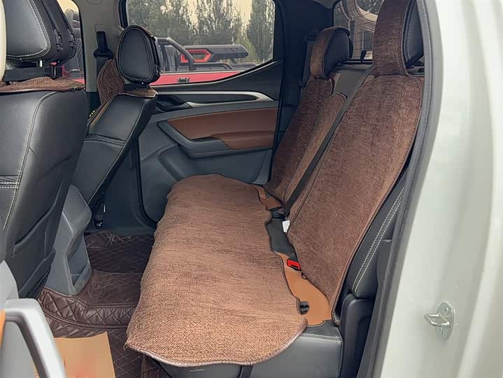 Фото 13 - Maxus T70