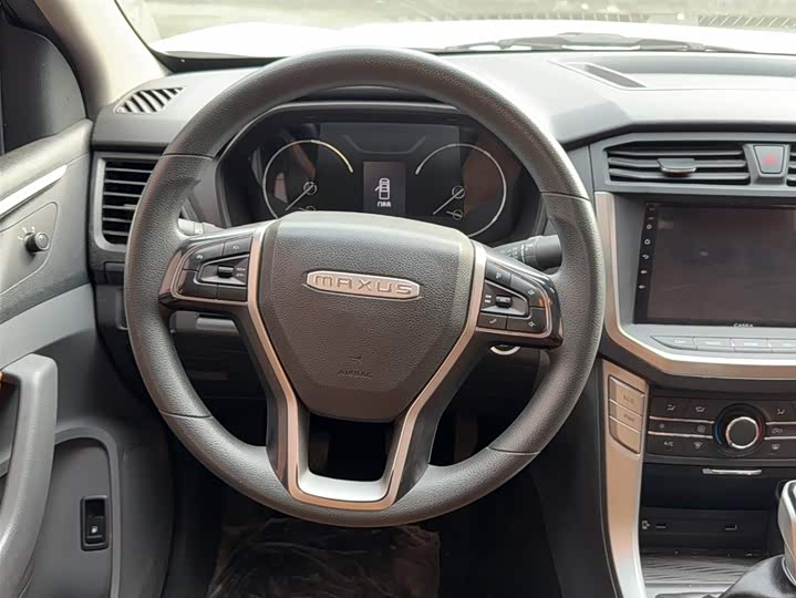 Фото 3 - Maxus T70