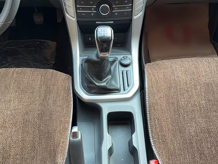 Фото 8 - Maxus T70