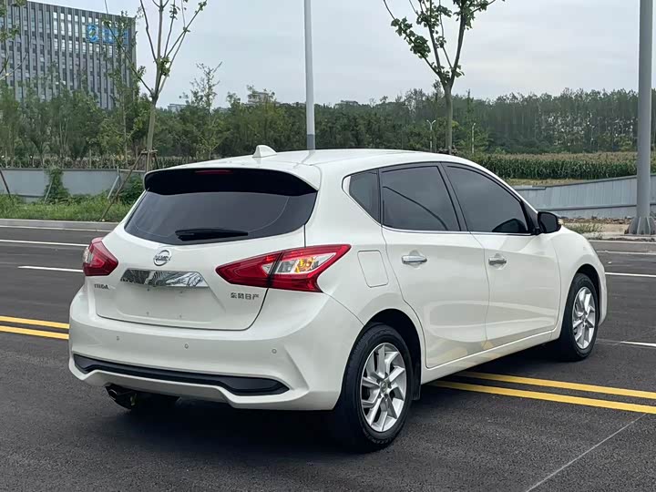 Фото 7 - Nissan Tiida