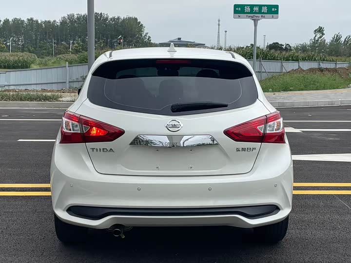 Фото 8 - Nissan Tiida