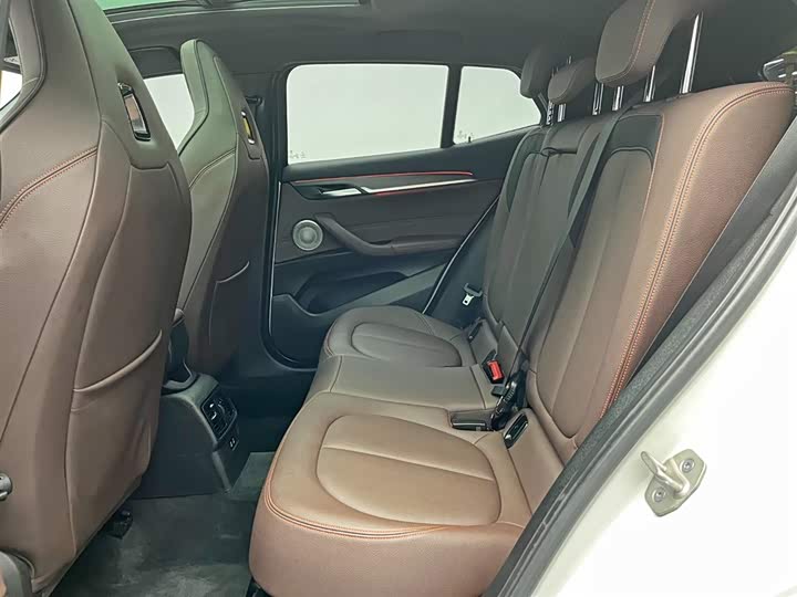 Фото 18 - BMW X2