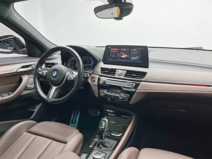 Фото 25 - BMW X2