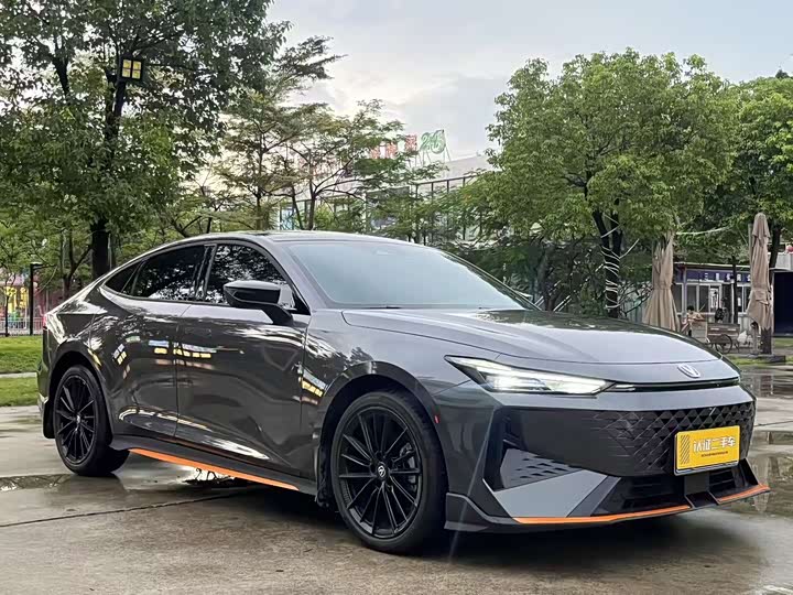 Фото 1 - Changan UNI-V