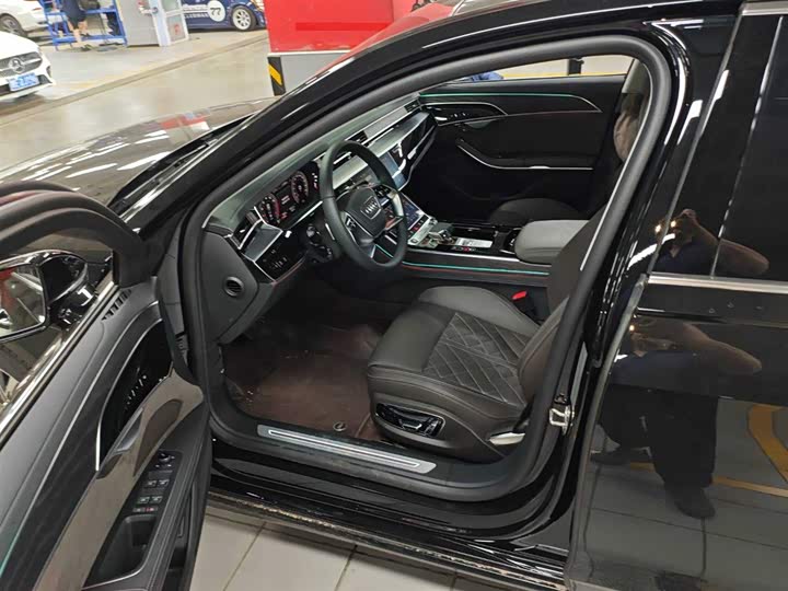 Фото 6 - Audi A8