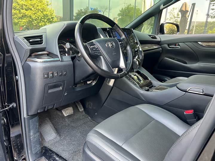 Фото 2 - Toyota Alphard