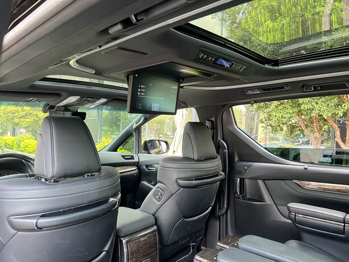 Фото 6 - Toyota Alphard