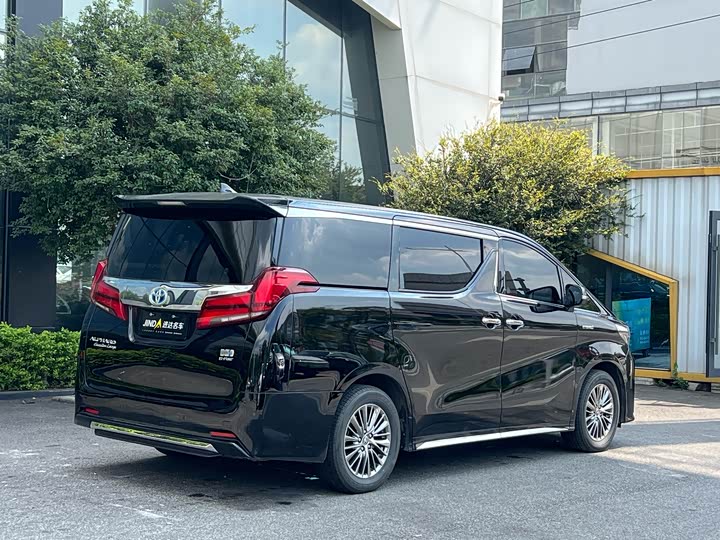 Фото 9 - Toyota Alphard