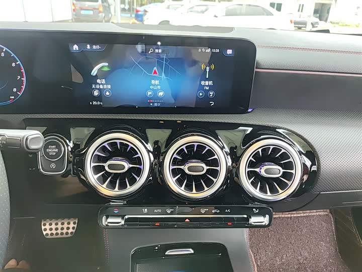 Фото 13 - Mercedes-Benz CLA-Class