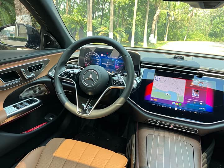 Фото 10 - Mercedes-Benz E-Class