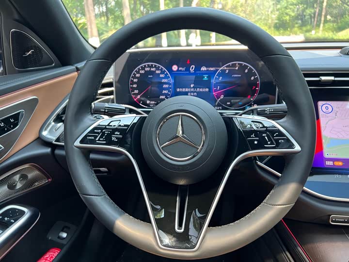 Фото 12 - Mercedes-Benz E-Class