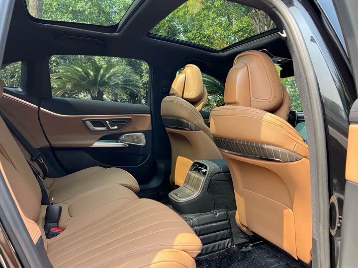 Фото 14 - Mercedes-Benz E-Class