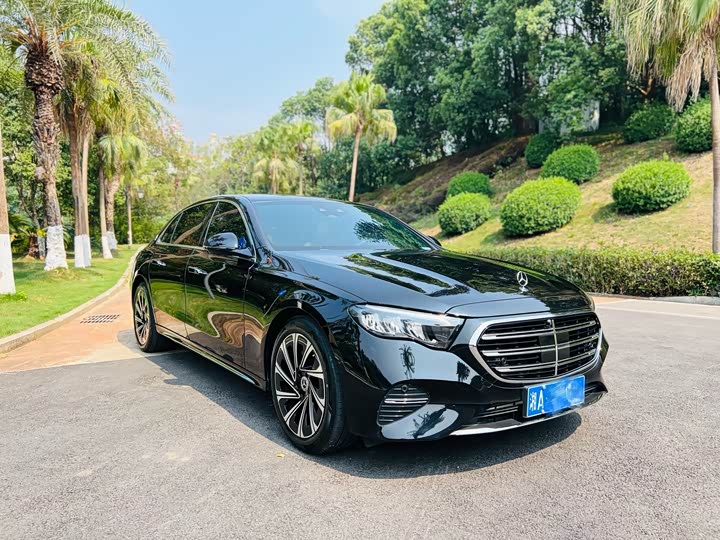 Фото 3 - Mercedes-Benz E-Class