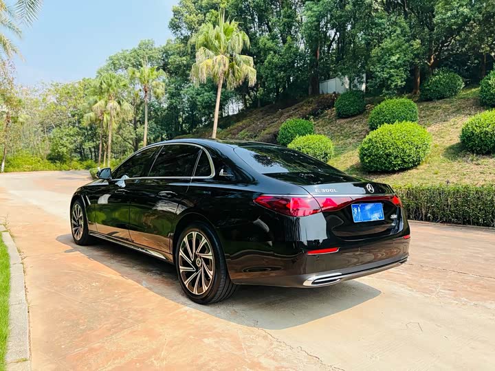 Фото 4 - Mercedes-Benz E-Class