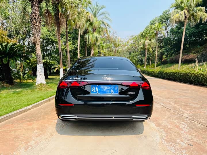 Фото 5 - Mercedes-Benz E-Class