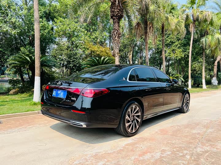 Фото 6 - Mercedes-Benz E-Class