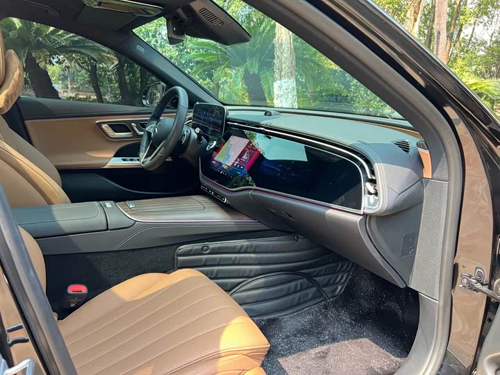 Фото 8 - Mercedes-Benz E-Class