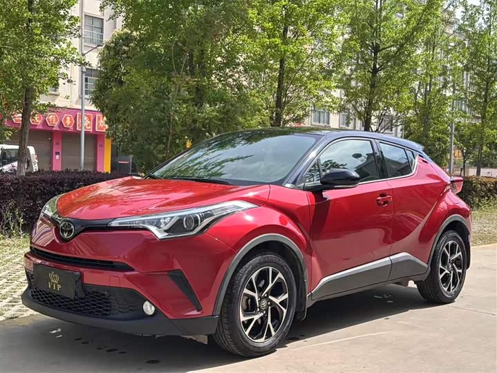 Фото 2 - Toyota C-HR