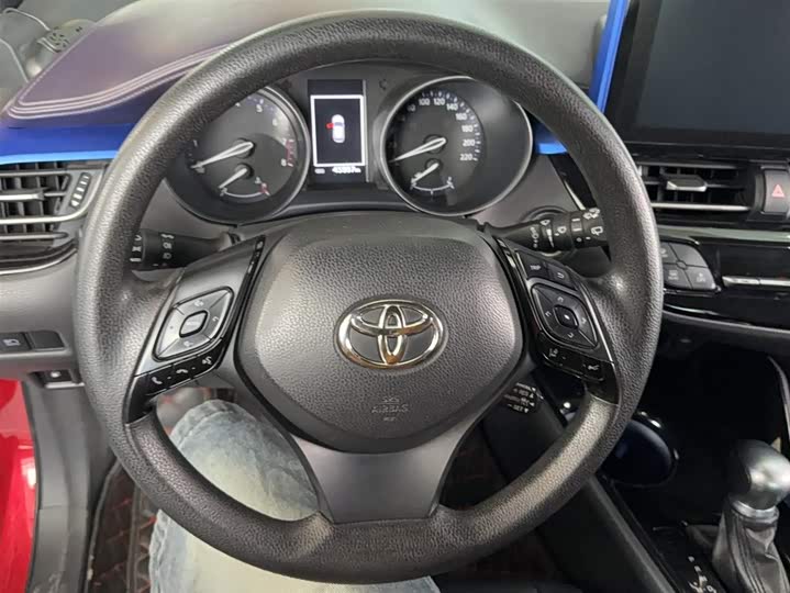 Фото 4 - Toyota C-HR