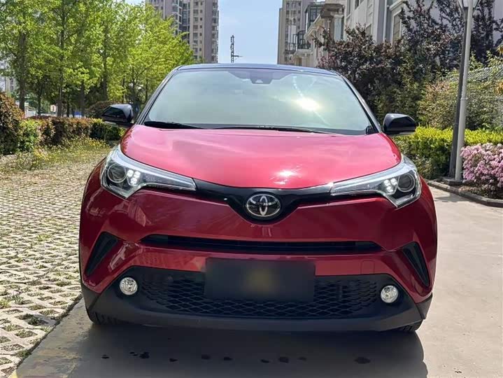 Фото 8 - Toyota C-HR