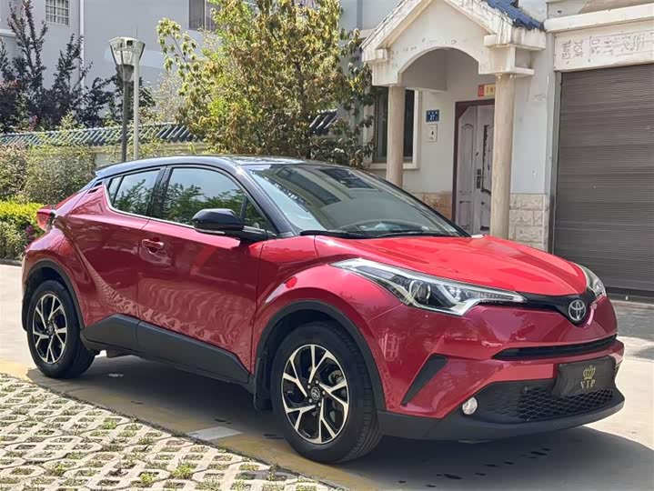 Фото 9 - Toyota C-HR