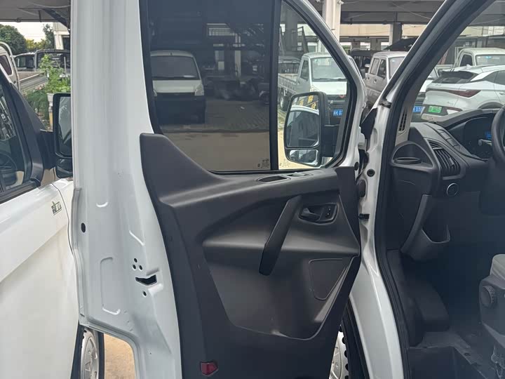 Фото 13 - Ford Transit