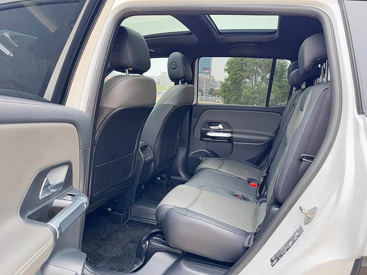 Фото 11 - Mercedes-Benz GLB-Class AMG