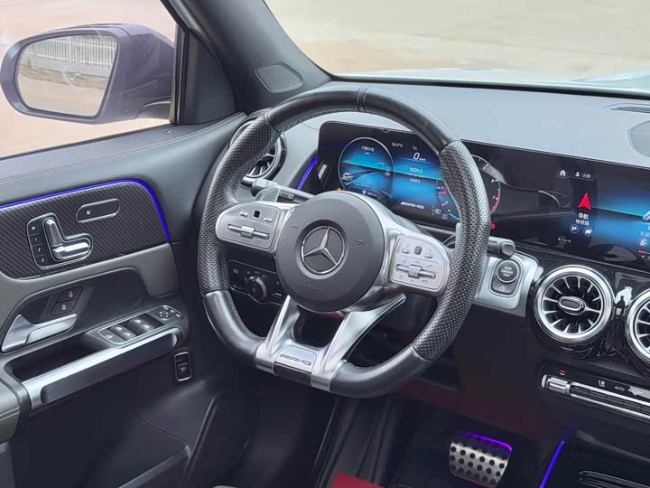 Фото 13 - Mercedes-Benz GLB-Class AMG