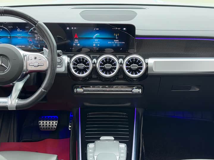 Фото 14 - Mercedes-Benz GLB-Class AMG