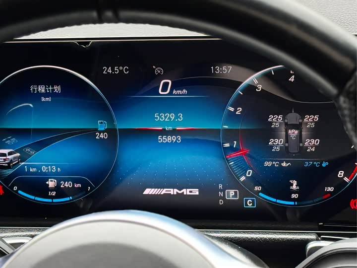 Фото 17 - Mercedes-Benz GLB-Class AMG