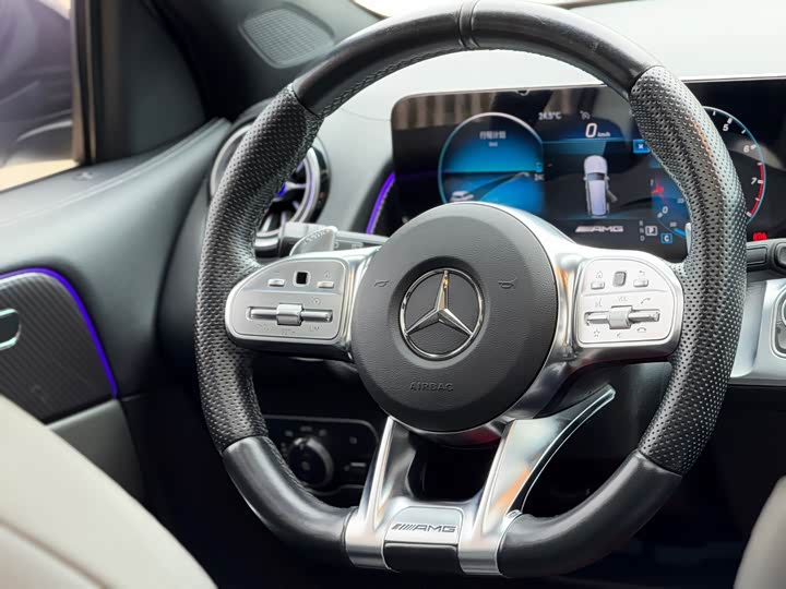 Фото 18 - Mercedes-Benz GLB-Class AMG