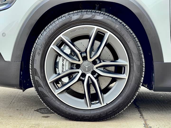 Фото 23 - Mercedes-Benz GLB-Class AMG