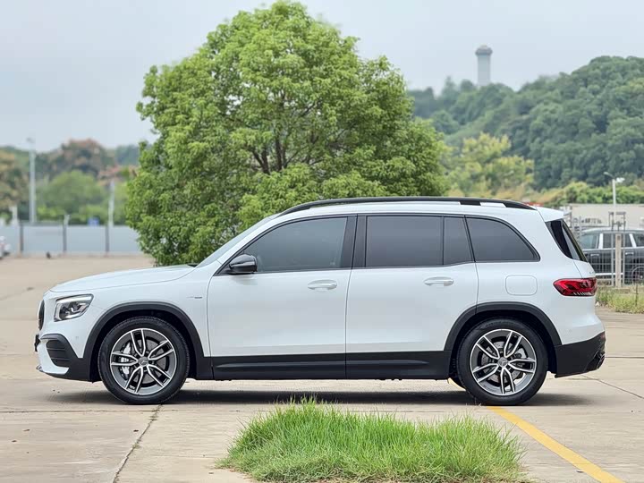 Фото 5 - Mercedes-Benz GLB-Class AMG