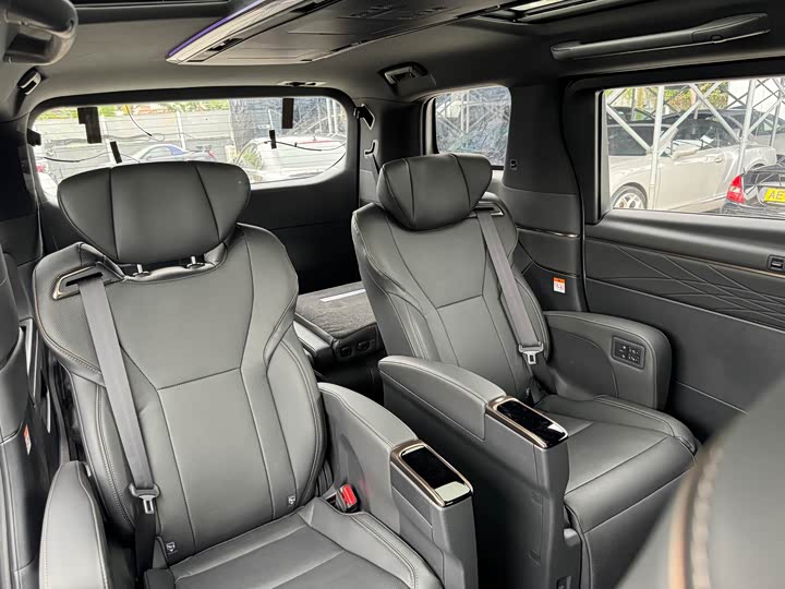 Фото 7 - Toyota Alphard
