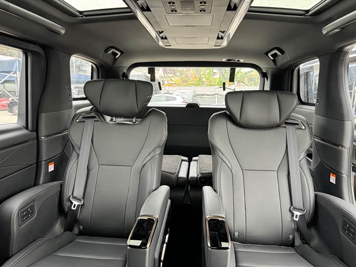 Фото 8 - Toyota Alphard