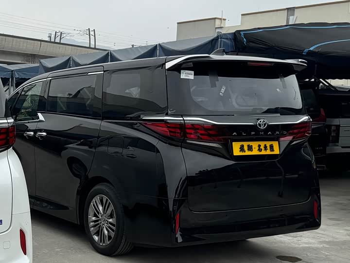 Фото 9 - Toyota Alphard