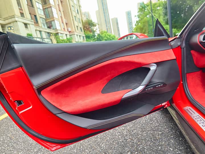 Photo 15 - Ferrari 296