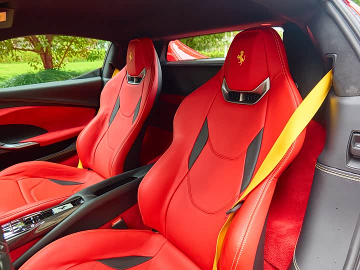 Photo 18 - Ferrari 296