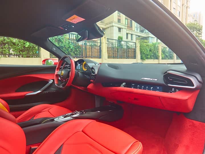 Photo 19 - Ferrari 296