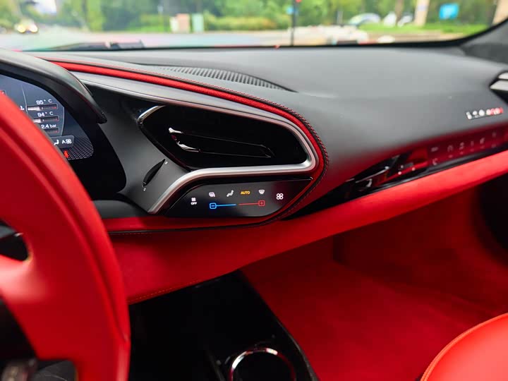 Photo 22 - Ferrari 296