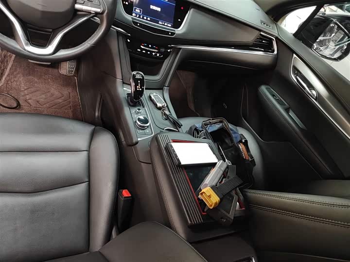 Фото 14 - Cadillac XT6